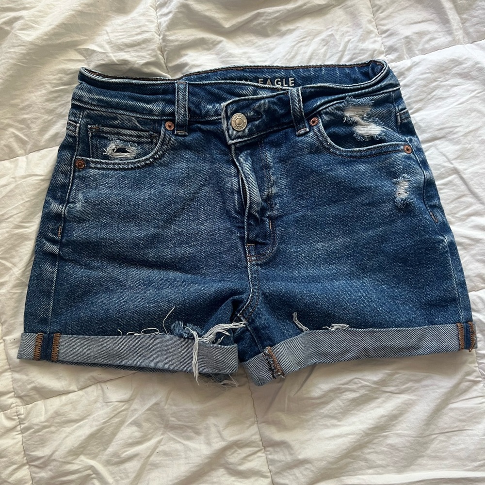 Dark wash American Eagle size 0 cross shorts.